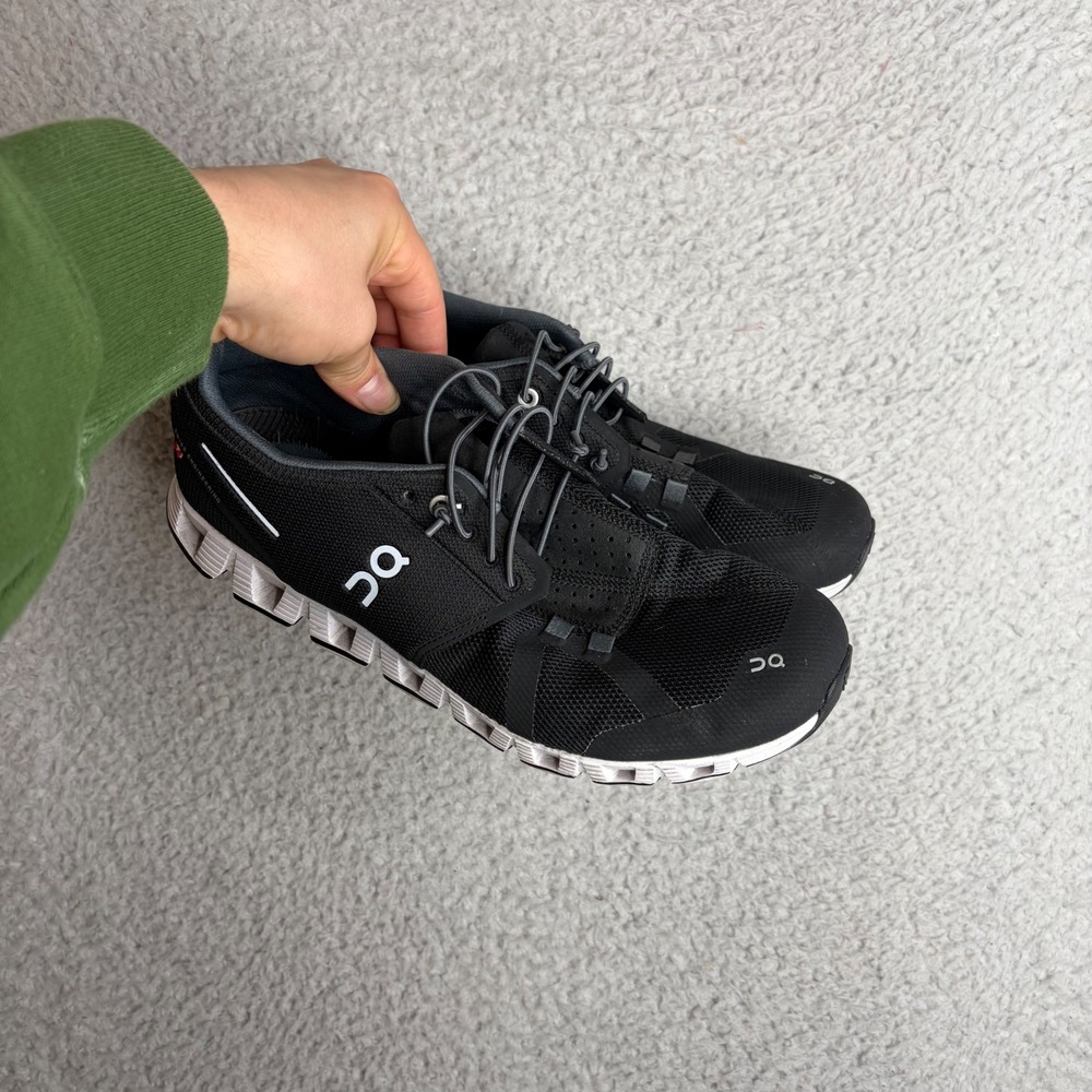 On Cloud Running Shoes Mens 9 Black White Low Top Sneakers 19.0002